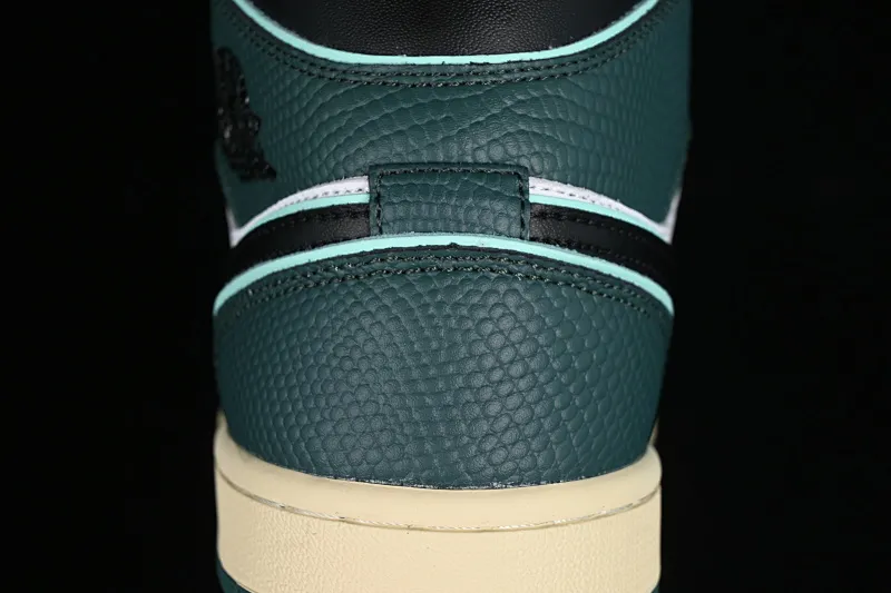 All Categories Air Jordan Jordan Series Basketball Shoes Air Jordan 1 Mid Air Jordan 1 Mid AJ1 Joe 1 Snake Print Black Green Toe Zhongbang Basketball Shoes FQ7818-100
